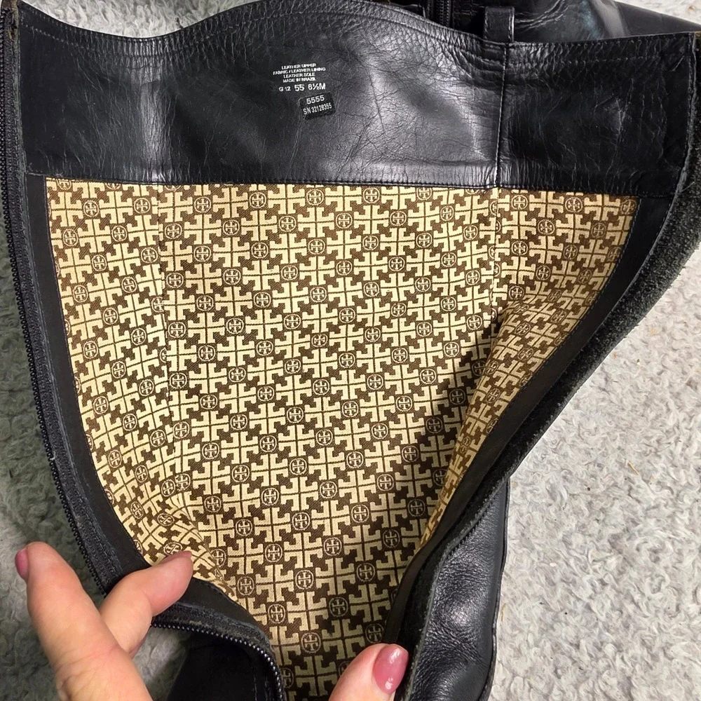 Tory Burch Riding Boots Black Leather Gold Stirrup Logo Heel Hardware Women 8.5